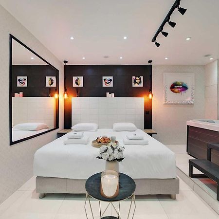 Intimate Apartment With Air Conditioner & Jacuzzi 2Br 6P Montmartre Париж Экстерьер фото