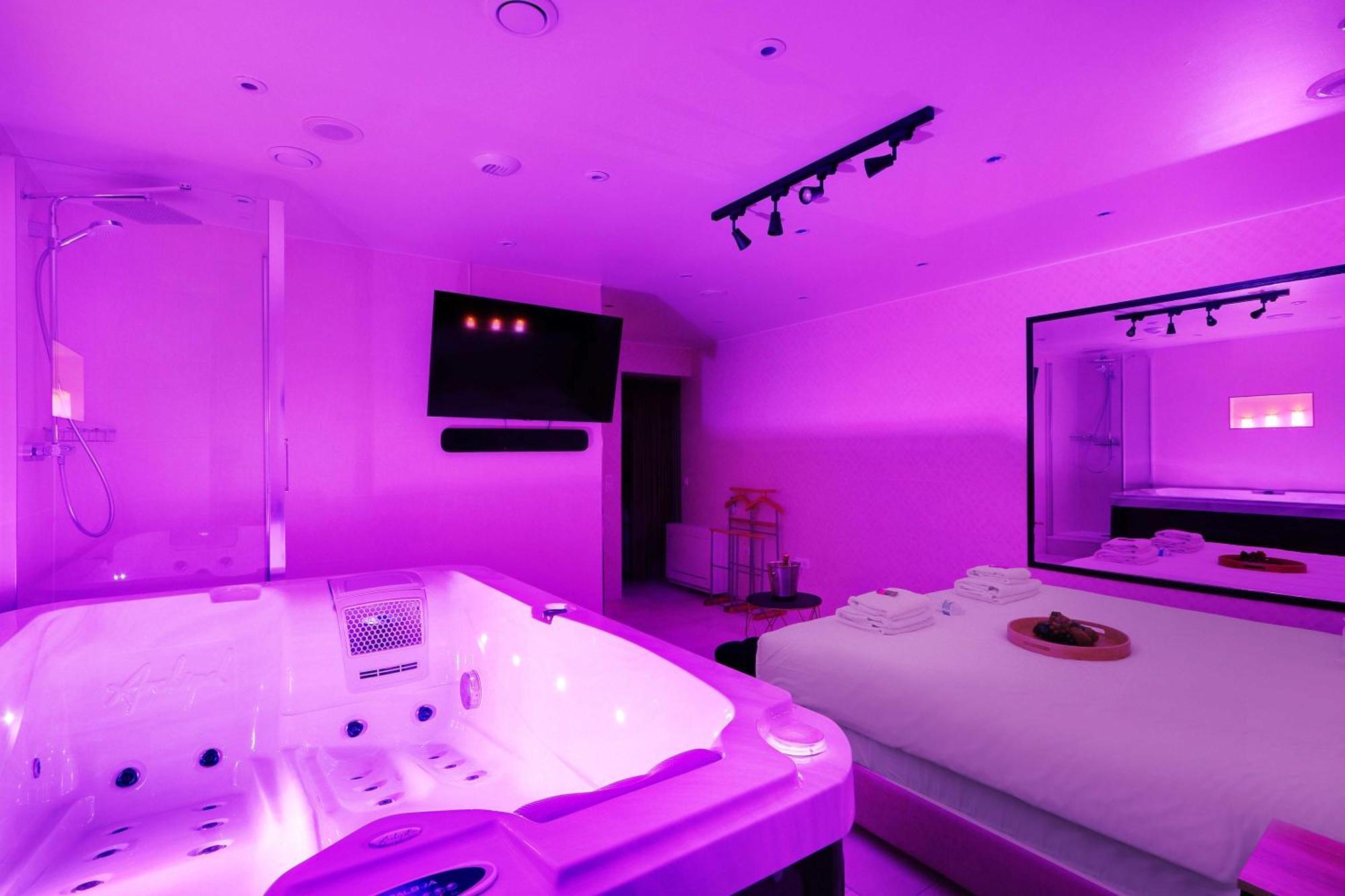Intimate Apartment With Air Conditioner & Jacuzzi 2Br 6P Montmartre Париж Экстерьер фото