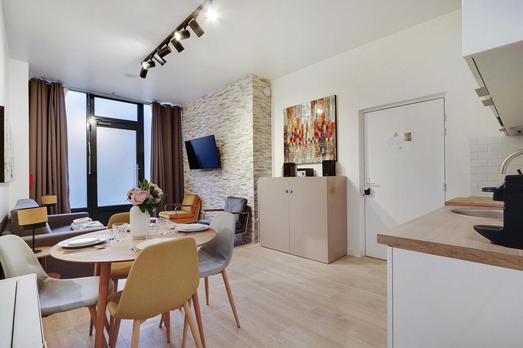 Intimate Apartment With Air Conditioner & Jacuzzi 2Br 6P Montmartre Париж Экстерьер фото