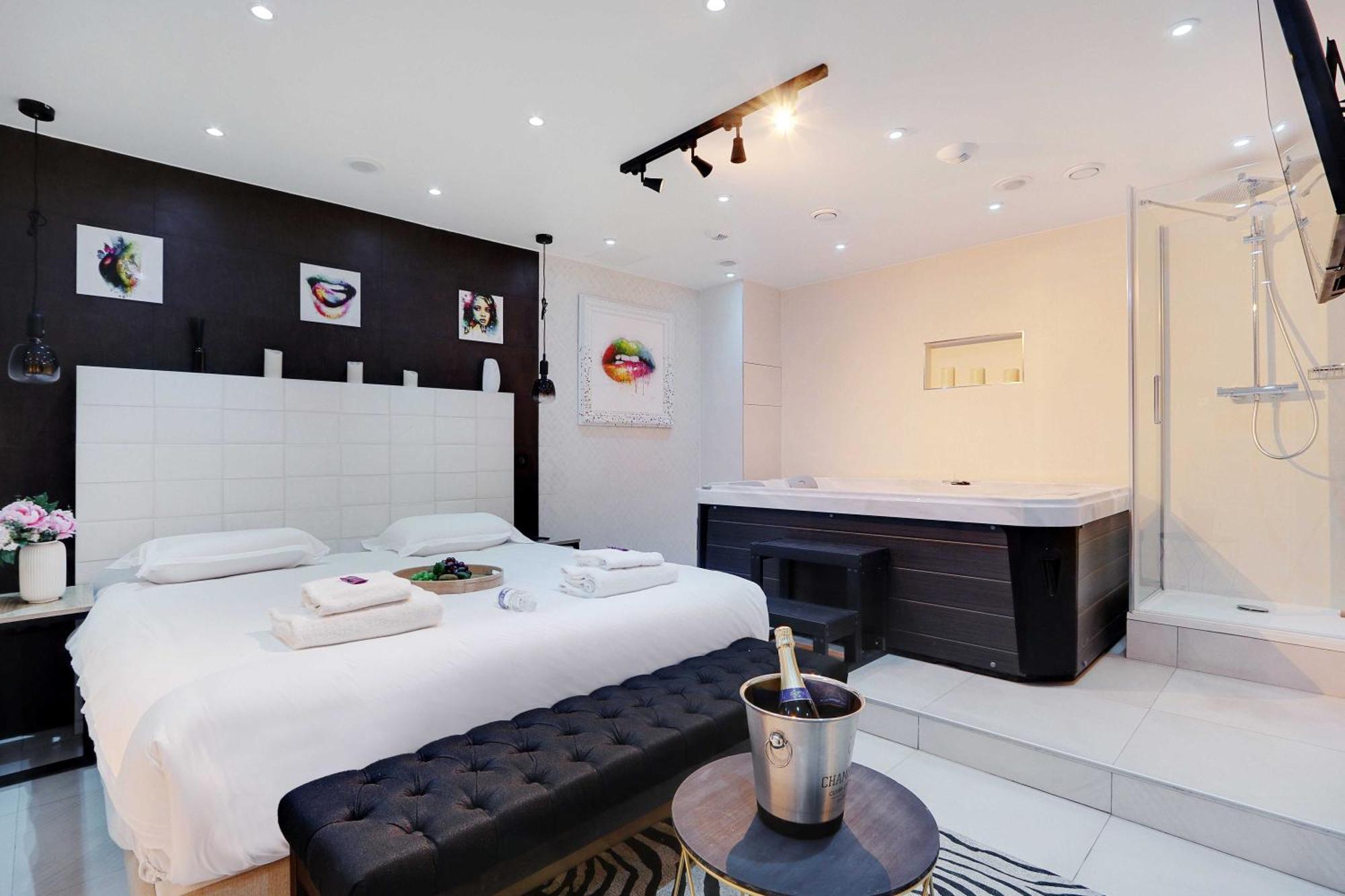 Intimate Apartment With Air Conditioner & Jacuzzi 2Br 6P Montmartre Париж Экстерьер фото