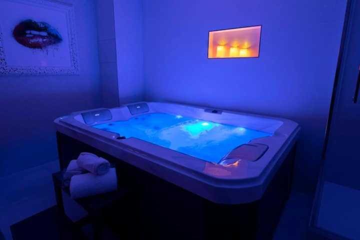 Intimate Apartment With Air Conditioner & Jacuzzi 2Br 6P Montmartre Париж Экстерьер фото